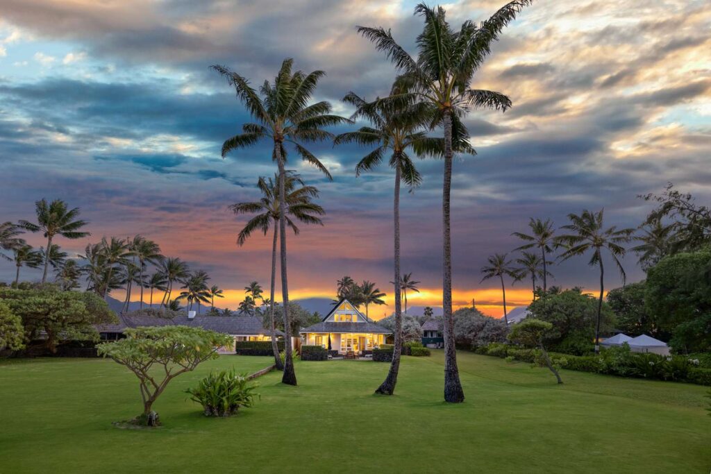 Kailua Kai licensed beachfront vacation home on Kailua Beach