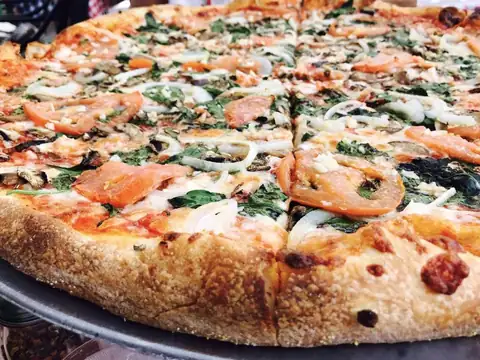 Thin-crust pizza at Bob’s Pizzeria in Kailua, Oʻahu