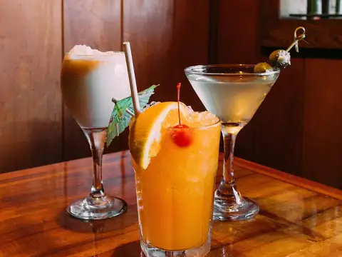 Tropical cocktails at Buzz’s Original Steak House in Kailua, Oʻahu
