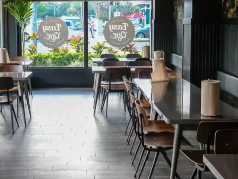 Dining room at Easy ’Que in Kailua, Oʻahu