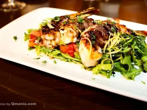 Plated entrée with salad at Formaggio Grill in Kailua, Oʻahu