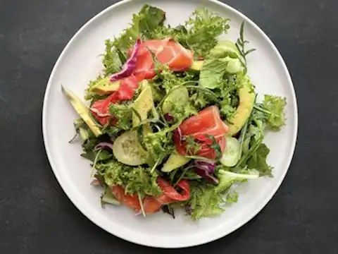 Illustrative salad photo for Aloha Salads (not from the restaurant)