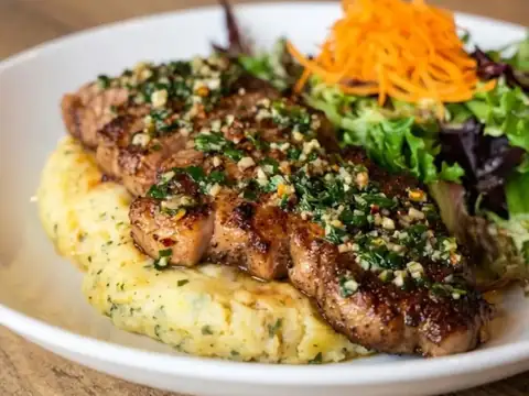 Plated entrée at Lilikoi Kitchen in Kailua, Oʻahu