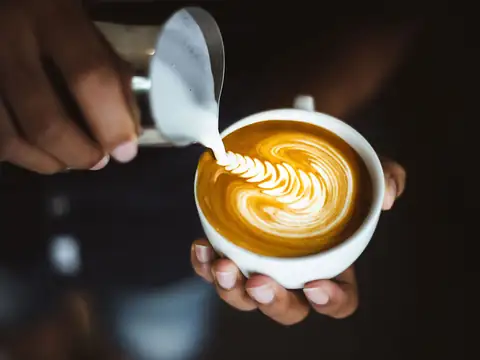 Latte art at Morning Brew in Kailua, Oʻahu