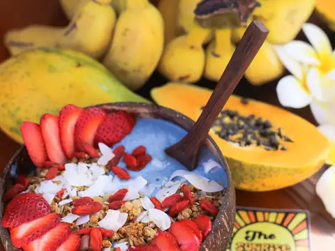 Açaí bowl with fresh fruit at The Sunrise Shack in Kailua, Oʻahu