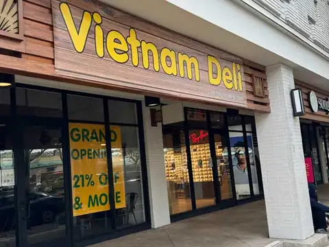 Storefront at Vietnam Deli in Kailua, Oʻahu